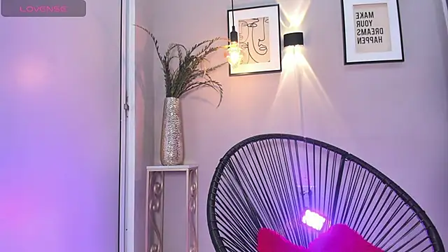 Snapshot of dulce_fiore07 chatting on 10/22/25, 12:37 dulce fiore07 online show from 10/22/25, 12:37