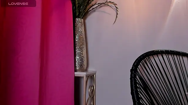 Snapshot of dulce_fiore07 chatting on 11/18/25, 03:15 dulce fiore07 online show from 11/18/25, 03:15