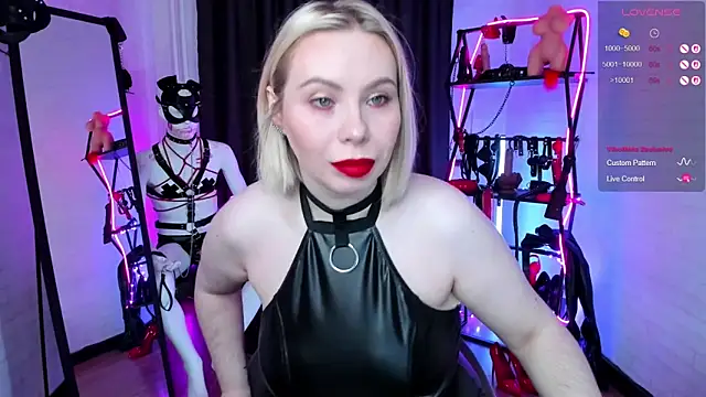 Snapshot of Anna_Maxwell chatting on 10/11/25, 01:39 Anna Maxwell online show from 10/11/25, 01:39