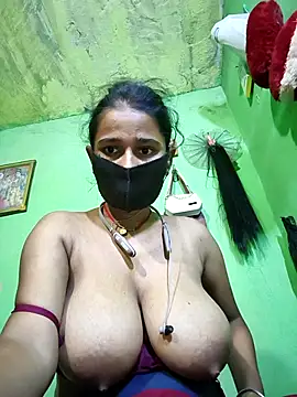 Snapshot of PIHU999 chatting on 10/12/25, 02:40 PIHU999 online show from 10/12/25, 02:40