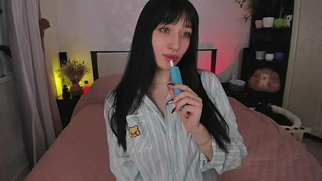 Snapshot of AriellaAllure chatting on 11/06/25, 01:37 AriellaAllure online show from 11/06/25, 01:37