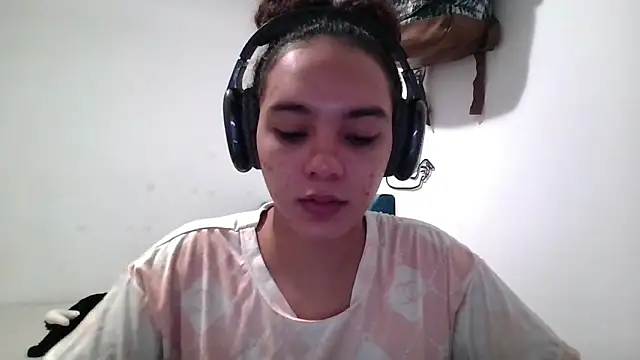 Snapshot of Taylor_Tina chatting on 10/03/25, 09:05 Taylor Tina online show from 10/03/25, 09:05