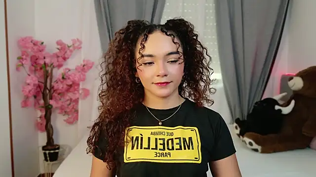 Snapshot of Taylor_Tina chatting on 09/26/25, 10:00 Taylor Tina online show from 09/26/25, 10:00