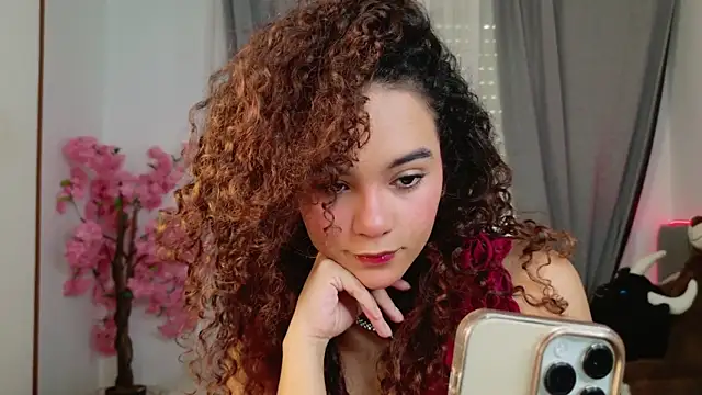 Snapshot of Taylor_Tina chatting on 10/04/25, 09:22 Taylor Tina online show from 10/04/25, 09:22