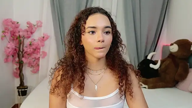 Snapshot of Taylor_Tina chatting on 09/30/25, 06:47 Taylor Tina online show from 09/30/25, 06:47