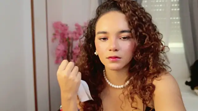 Snapshot of Taylor_Tina chatting on 09/25/25, 08:31 Taylor Tina online show from 09/25/25, 08:31