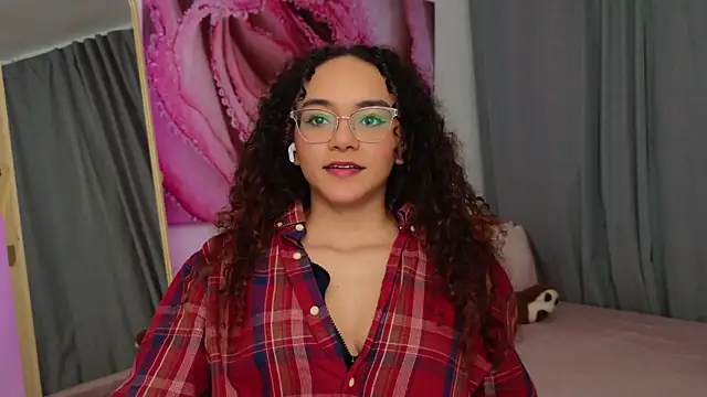 Snapshot of Taylor_Tina chatting on 12/17/25, 10:15 Taylor Tina online show from 12/17/25, 10:15