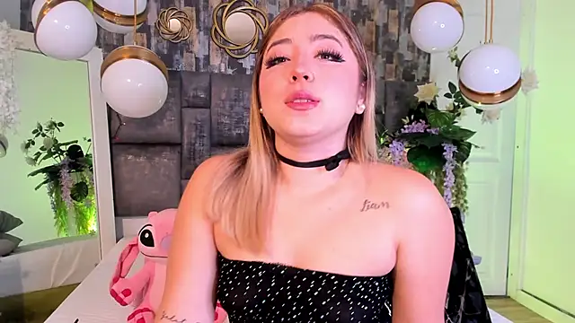 Snapshot of PatyLawrence chatting on 02/03/26, 04:21 PatyLawrence online show from 02/03/26, 04:21