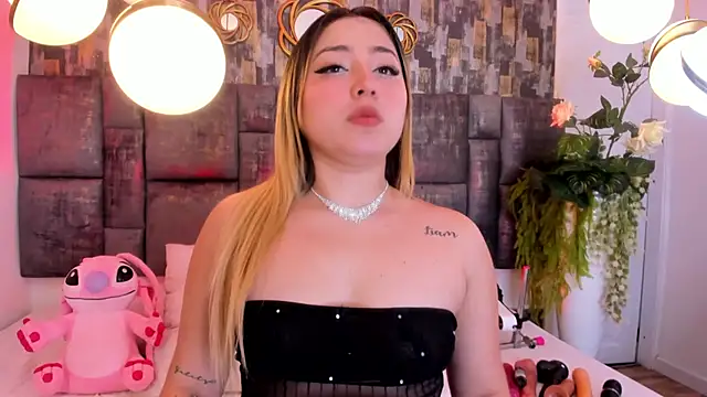 PatyLawrence online show from 11/18/25, 03:21