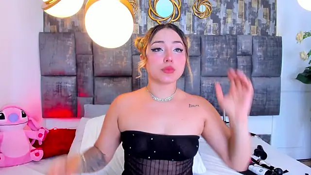 PatyLawrence online show from 10/25/25, 04:33