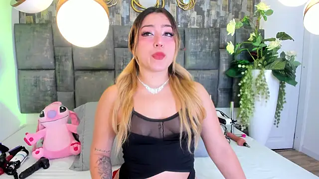 PatyLawrence online show from 11/11/25, 04:18