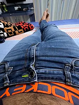 Snapshot of black-beast123 chatting on 11/30/25, 01:45 black-beast123 online show from 11/30/25, 01:45