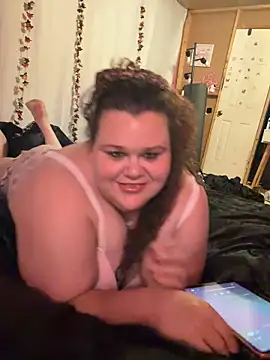 Snapshot of Fatpussybigass chatting on 06/18/26, 03:27 Fatpussybigass online show from 06/18/26, 03:27