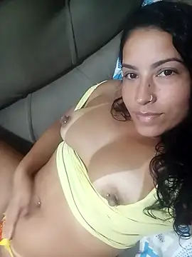 Snapshot of Danivinix chatting on 11/15/25, 06:06 Danivinix online show from 11/15/25, 06:06