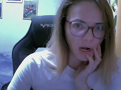 Snapshot of SEA_Dream chatting on 10/05/25, 01:13 SEA Dream online show from 10/05/25, 01:13
