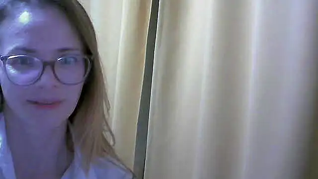 Snapshot of SEA_Dream chatting on 10/21/25, 04:39 SEA Dream online show from 10/21/25, 04:39