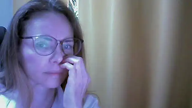 Snapshot of SEA_Dream chatting on 09/19/25, 04:49 SEA Dream online show from 09/19/25, 04:49