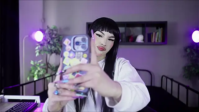 Sabrina bloom online show from 11/11/25, 12:44