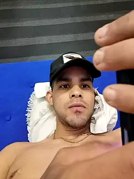 Snapshot of jhoi95 chatting on 09/21/25, 04:06 jhoi95 online show from 09/21/25, 04:06