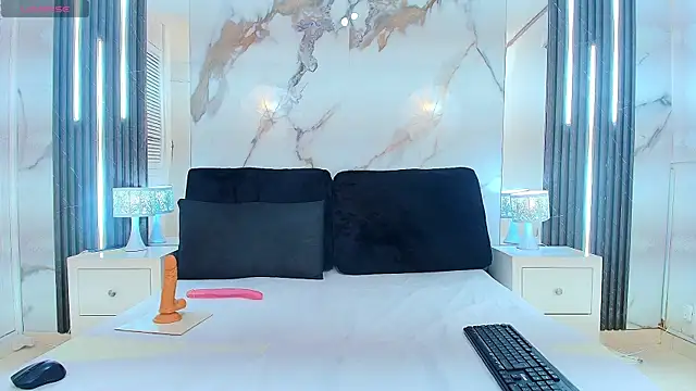 MayaBaker online show from 11/11/25, 08:47