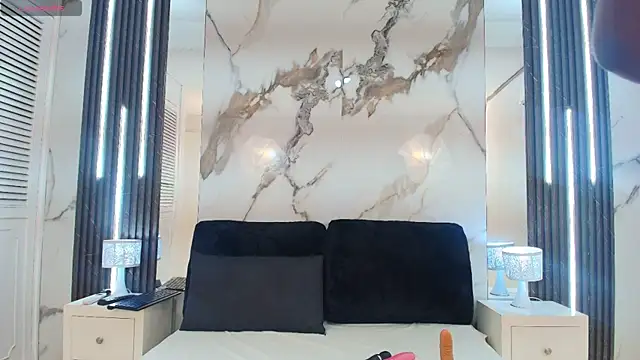 MayaBaker online show from 11/01/25, 07:41