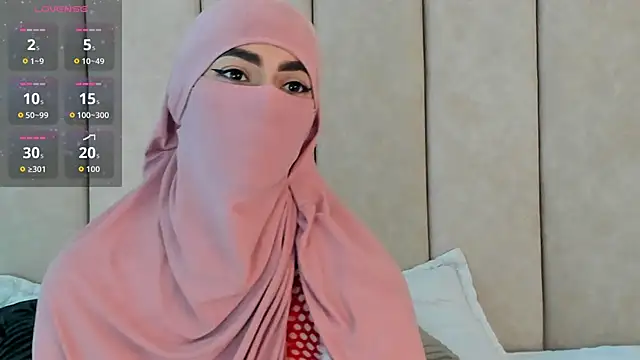 Snapshot of _Zahiira_ chatting on 11/26/25, 12:05 Zahiira online show from 11/26/25, 12:05