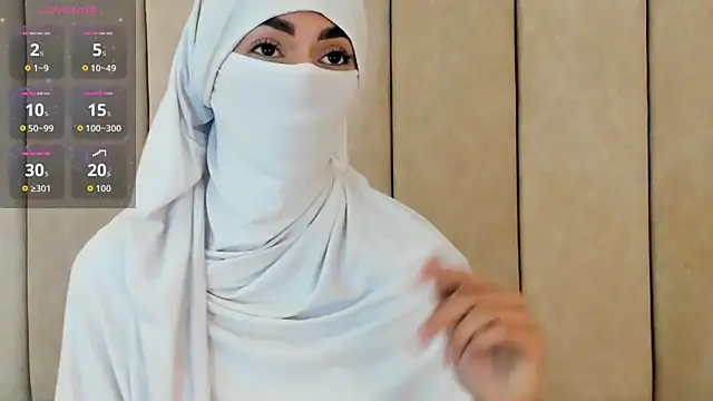 Snapshot of _Zahiira_ chatting on 09/27/25, 12:00 Zahiira online show from 09/27/25, 12:00