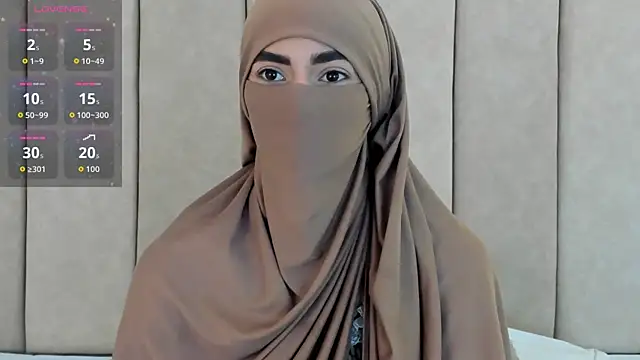 Snapshot of _Zahiira_ chatting on 10/22/25, 12:15 Zahiira online show from 10/22/25, 12:15