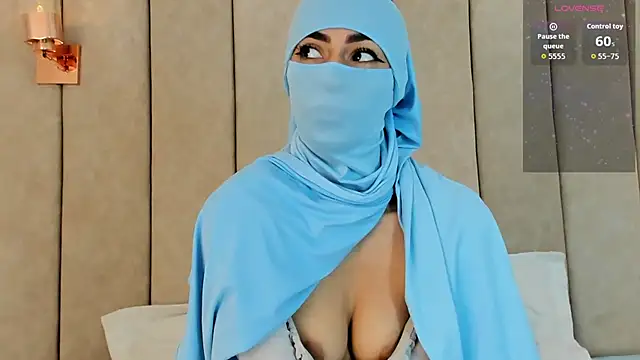  Zahiira  online show from 05/27/26, 12:01