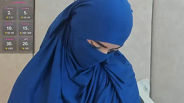 Snapshot of _Zahiira_ chatting on 09/25/25, 12:00 Zahiira online show from 09/25/25, 12:00