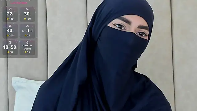 Snapshot of _Zahiira_ chatting on 10/30/25, 12:03 Zahiira online show from 10/30/25, 12:03