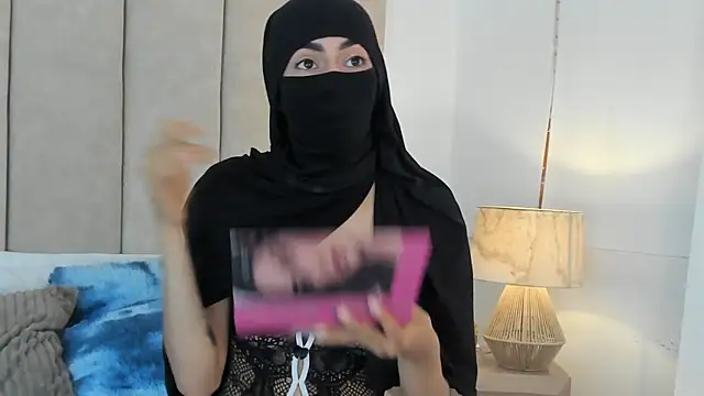  Zahiira  online show from 05/07/26, 12:08