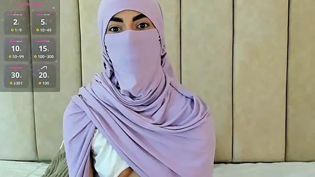 Snapshot of _Zahiira_ chatting on 10/18/25, 12:07 Zahiira online show from 10/18/25, 12:07