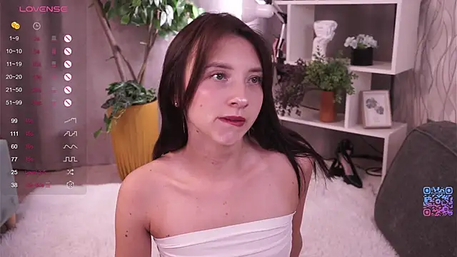 Snapshot of DaisyBlaze chatting on 10/04/25, 04:30 DaisyBlaze online show from 10/04/25, 04:30