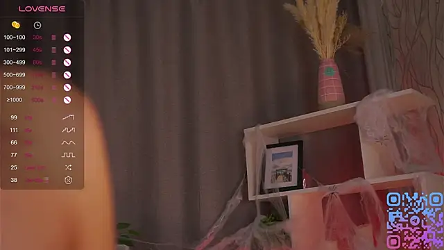 Snapshot of DaisyBlaze chatting on 10/29/25, 04:50 DaisyBlaze online show from 10/29/25, 04:50