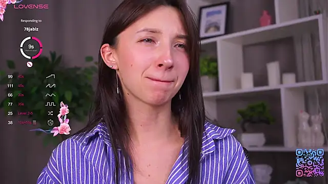 Snapshot of DaisyBlaze chatting on 11/12/25, 04:11 DaisyBlaze online show from 11/12/25, 04:11