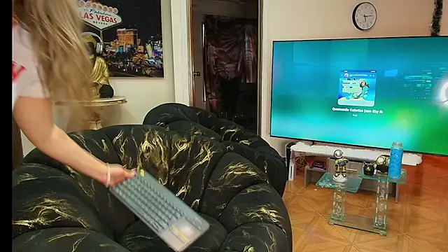 Snapshot of Sophie_Janner chatting on 12/13/25, 10:05 Sophie Janner online show from 12/13/25, 10:05