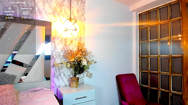 Snapshot of Aisha_poweer chatting on 10/17/25, 04:05 Aisha poweer online show from 10/17/25, 04:05