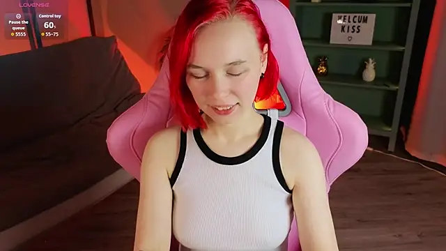 NaomiYoru online show from 11/12/25, 09:18