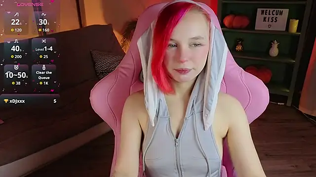 NaomiYoru online show from 12/05/25, 08:39