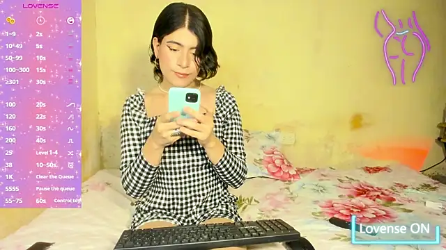 Snapshot of xxxEmmaxx chatting on 09/11/25, 05:29 xxxEmmaxx online show from 09/11/25, 05:29