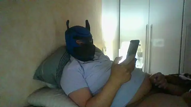 Snapshot of soumicuckold1 chatting on 03/16/26, 12:18 soumicuckold1 online show from 03/16/26, 12:18