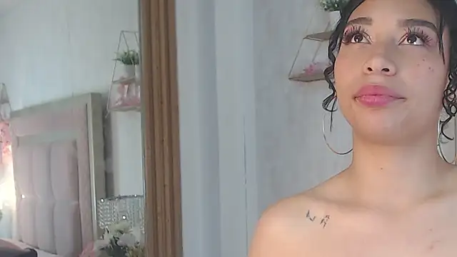 Snapshot of SofiaWhites chatting on 04/14/26, 03:50 SofiaWhites online show from 04/14/26, 03:50