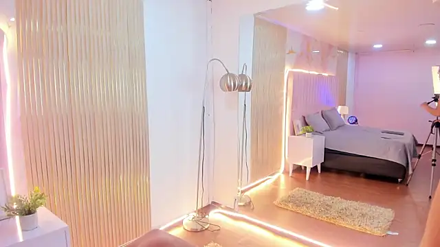 SofiaWhites online show from 04/17/26, 08:33