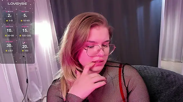 Snapshot of SophieMurrr chatting on 09/17/25, 03:36 SophieMurrr online show from 09/17/25, 03:36