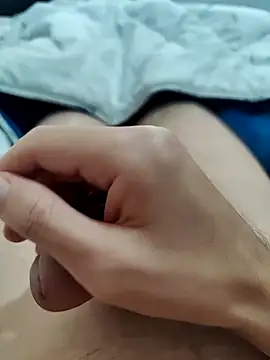 emrekzlk52 online show from 10/29/25, 11:42