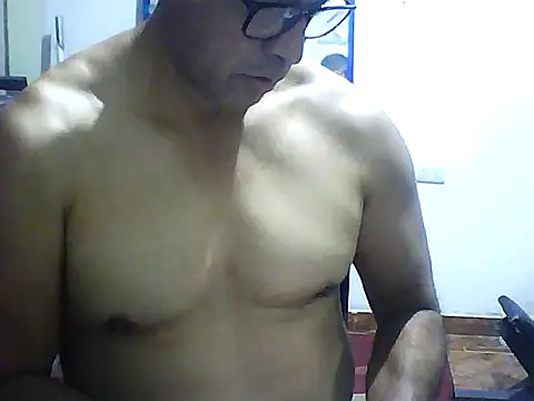 Snapshot of sexigym35 chatting on 09/19/25, 02:48 sexigym35 online show from 09/19/25, 02:48