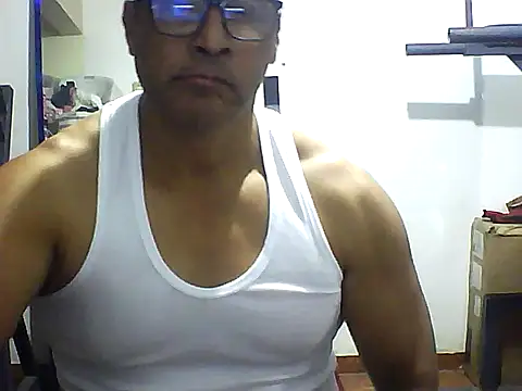 Snapshot of sexigym35 chatting on 09/10/25, 02:32 sexigym35 online show from 09/10/25, 02:32