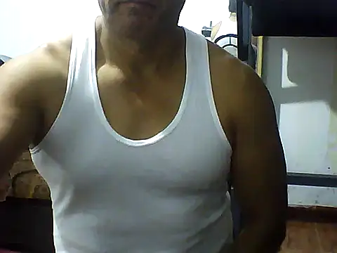 Snapshot of sexigym35 chatting on 10/16/25, 03:26 sexigym35 online show from 10/16/25, 03:26