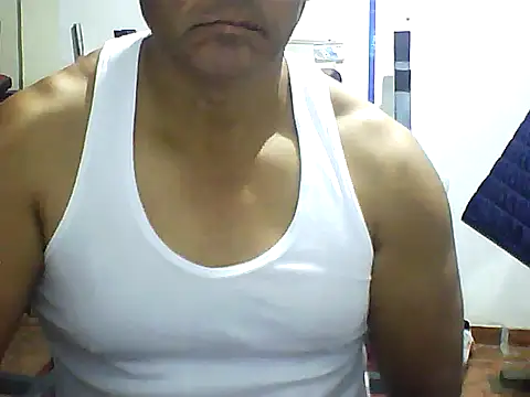 Snapshot of sexigym35 chatting on 10/08/25, 03:52 sexigym35 online show from 10/08/25, 03:52